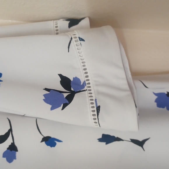 Liz Claiborne Short Sleeve V Neck Floral Patterned Career Top.  Size Lar… - Picture 5 of 6